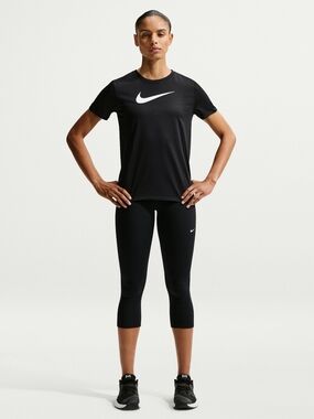 Nike Women's Dri-FIT Graphic T-Shirt Black Size XL.